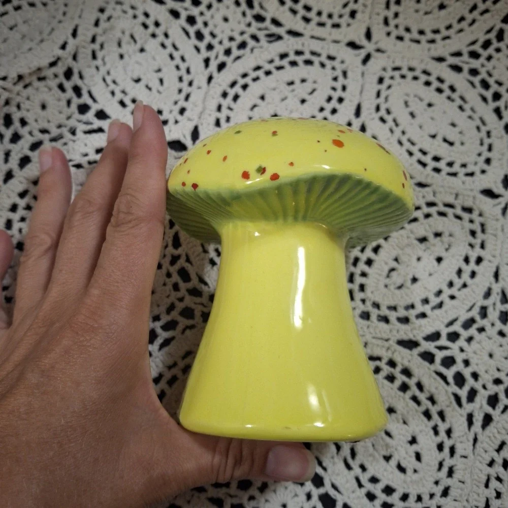 VTG‎ Mushroom Refrigerator Baking Soda Holder Ceramic Cozy Cottage Core Yellow